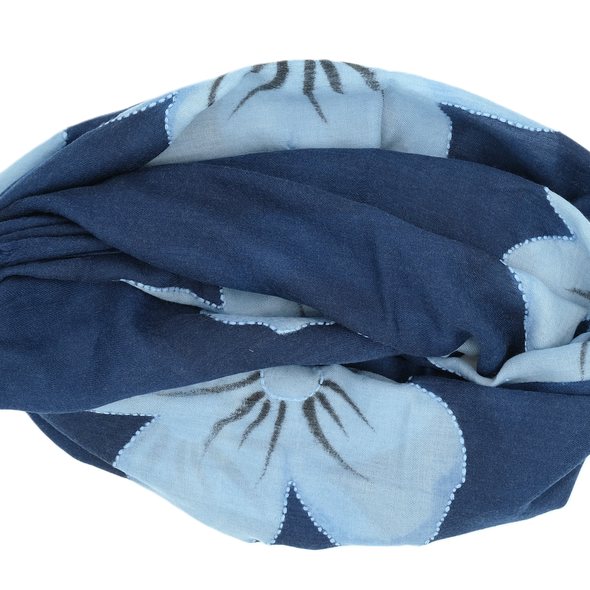 Embroidered "mumbai" scarf with ocean blue background colour / ROSI