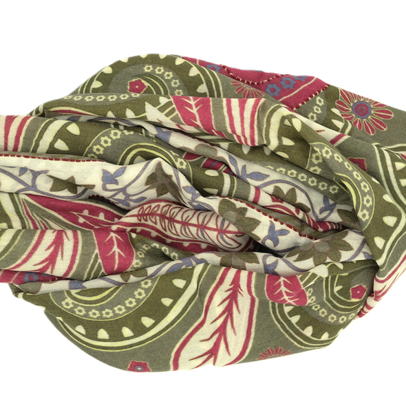 Embroidered "mumbai" scarf with green background colour / ROSI